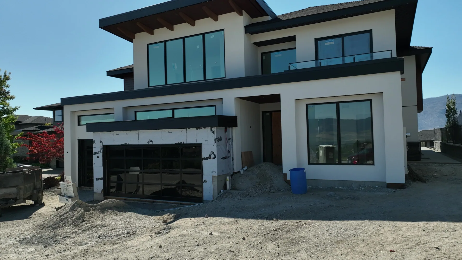 Front elevation with the finished base and foundation line at grade.